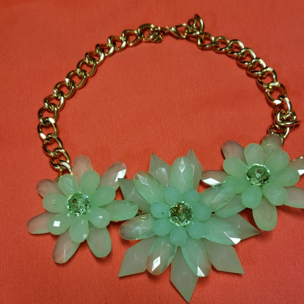 Chunky statement necklace